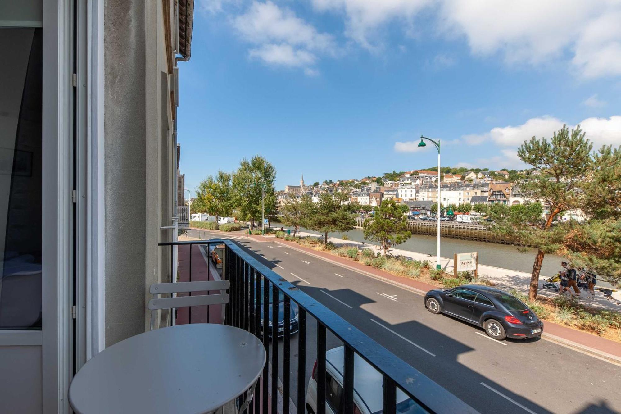 Studio Sleeps 4 With Terrace, 500M Place Morny Довиль Экстерьер фото