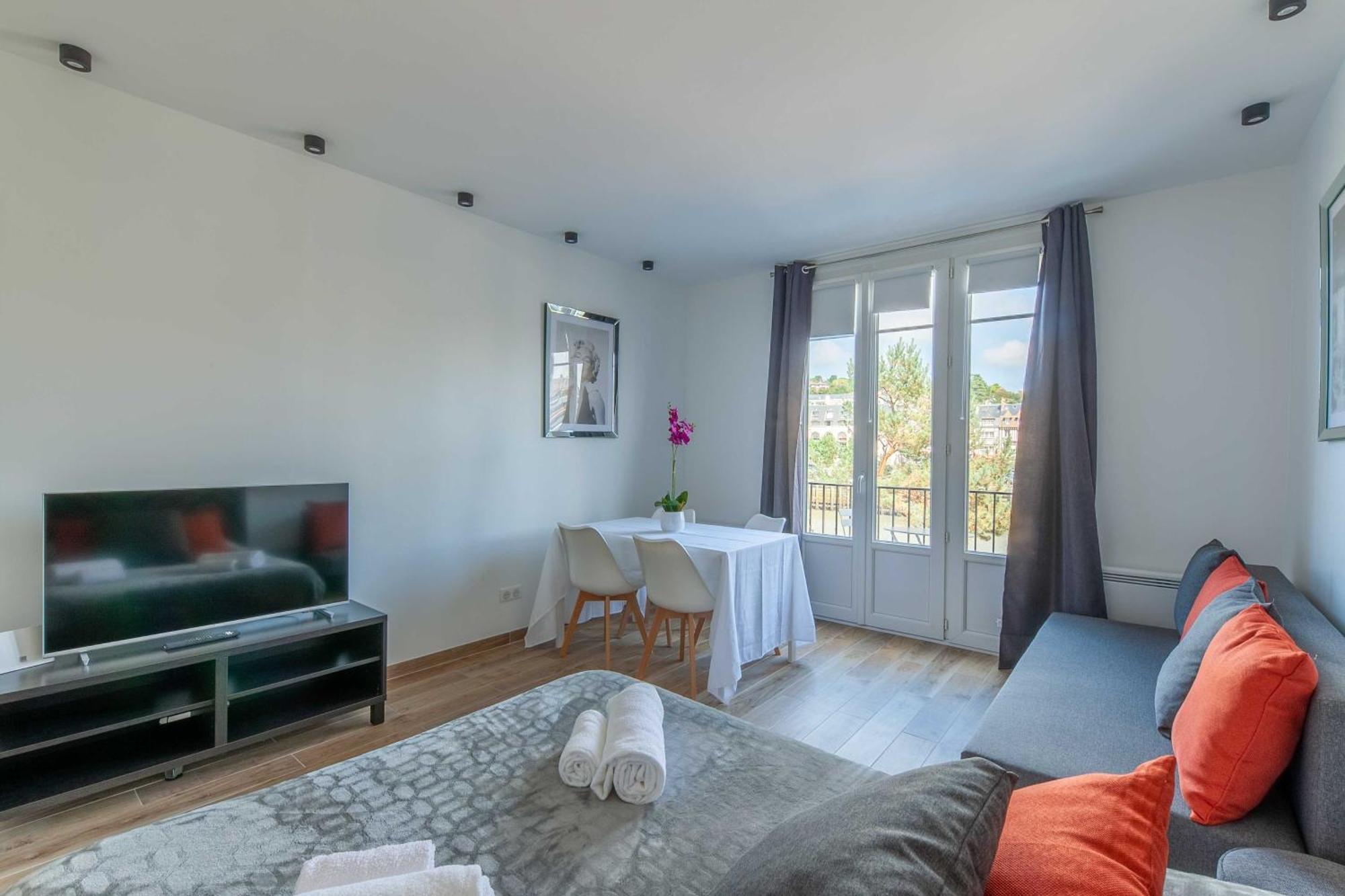 Studio Sleeps 4 With Terrace, 500M Place Morny Довиль Экстерьер фото